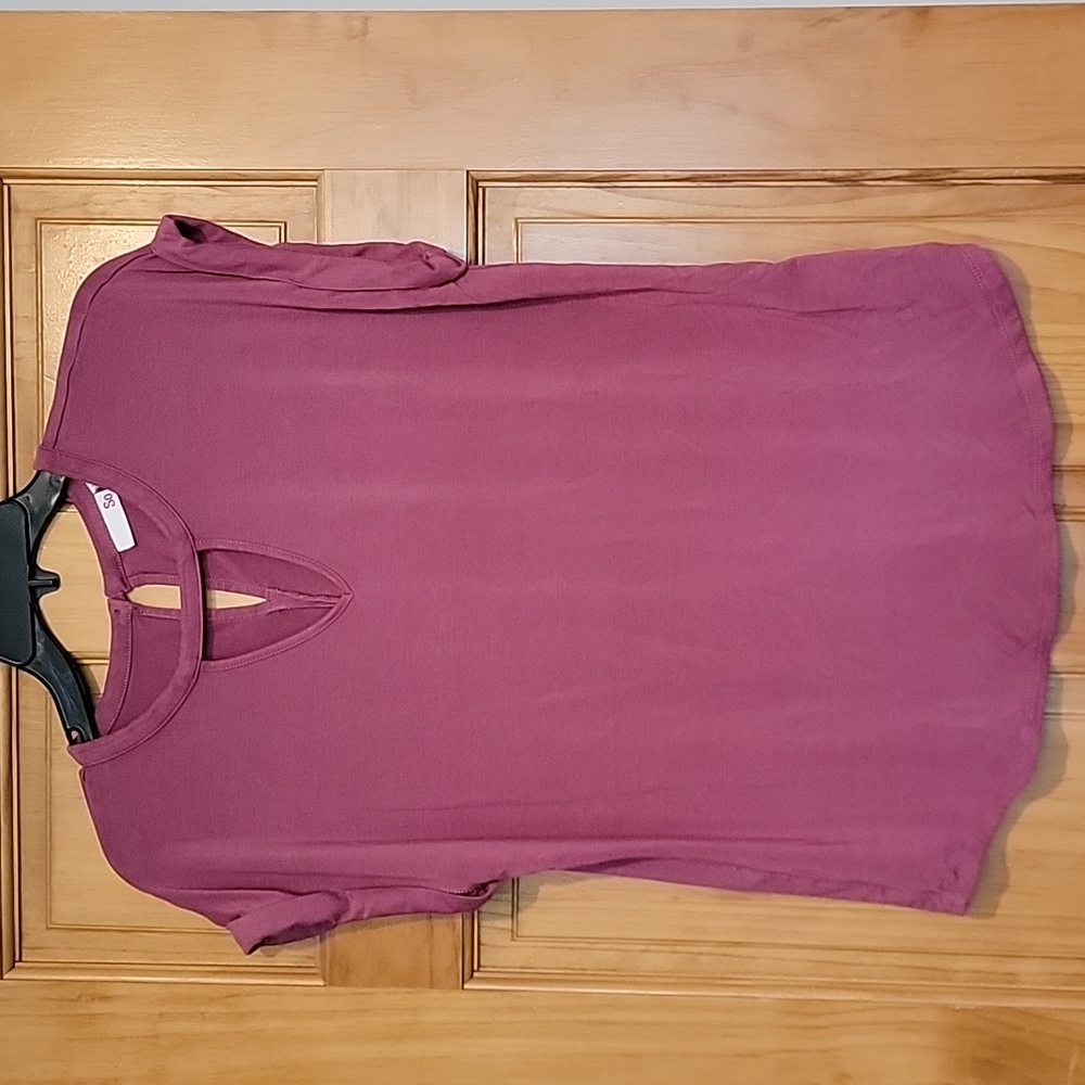 NWOT Mauve V Neck SO top, size Large